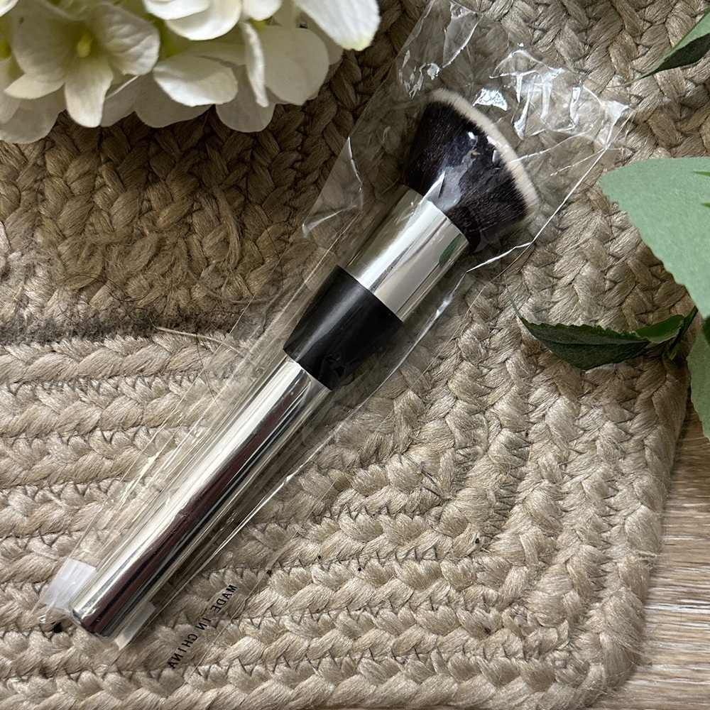 Makeup Geek Foundation Brush